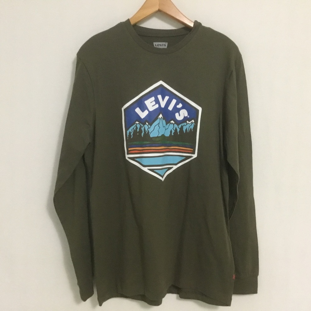 NWT Levi’s Army Green Long Sleeve Graphic T Shirt Men’s Size Medium